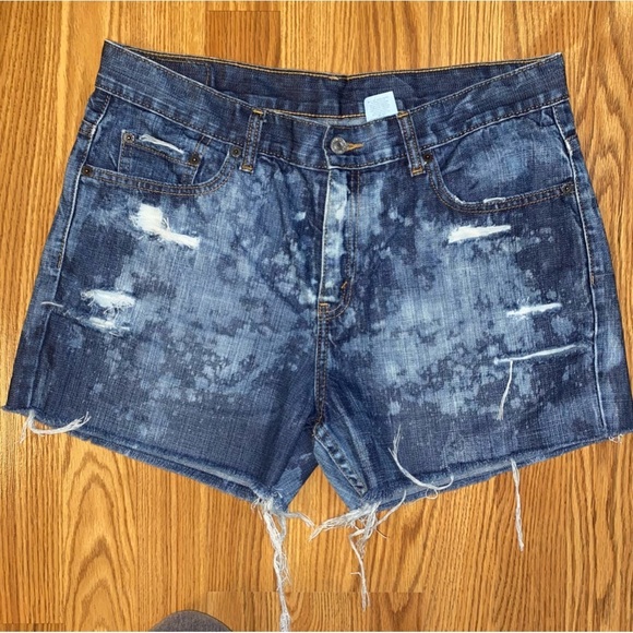 Levi’s 515 Upcycled Distressed Bleached Denim Shorts - Picture 2 of 5